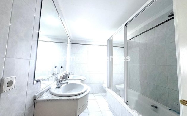 Resale - Villa - Estepona - Cancelada