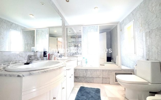 Resale - Villa - Estepona - Cancelada