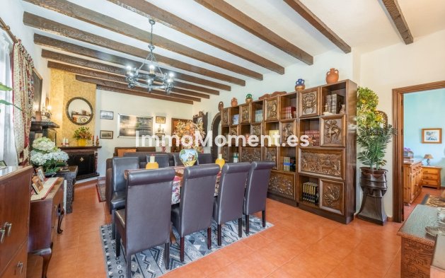 Resale - Apartment - Benahavís - Benahavís Centro