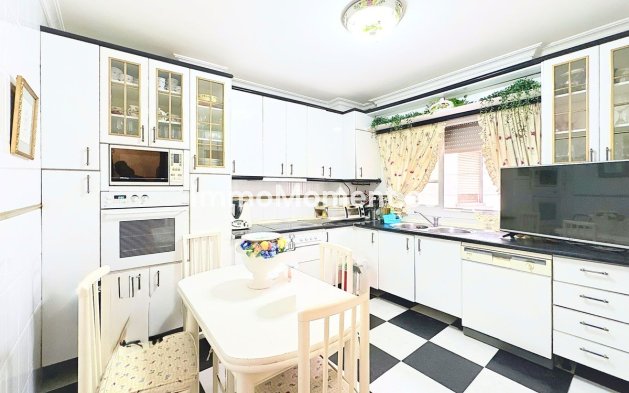 Wiederverkauf - Wohnung - Estepona  - Estepona Centro