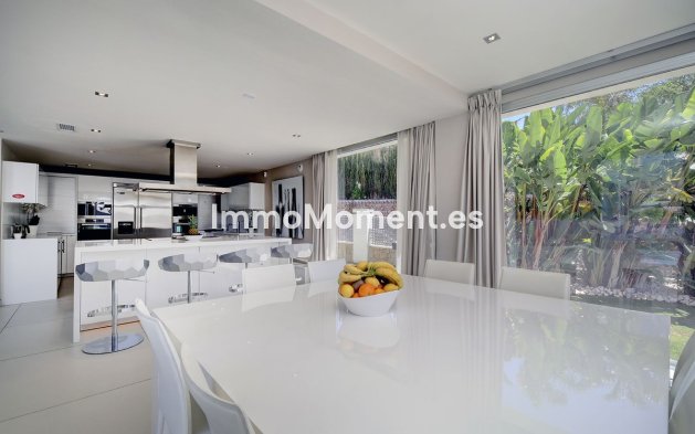 Wiederverkauf - Villa - Marbella - Nueva Andalucía