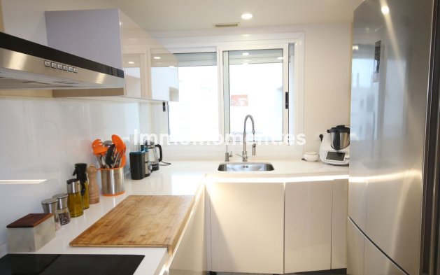 Resale - Apartment - Marbella - Guadalmina Alta