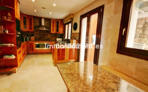 Resale - Villa - Benalmadena - Benalmadena Pueblo