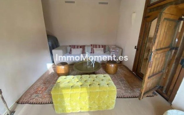 Wiederverkauf - Landhaus -   Inländisch - Monda