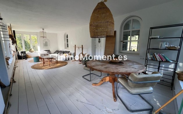 Wiederverkauf - Landhaus -   Inländisch - Monda