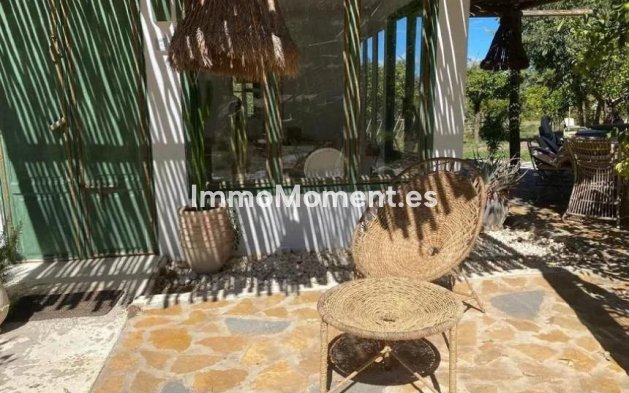 Wiederverkauf - Landhaus -   Inländisch - Monda