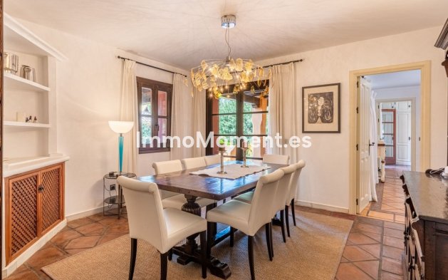 Resale - Villa - El Paraiso - New Golden Mile
