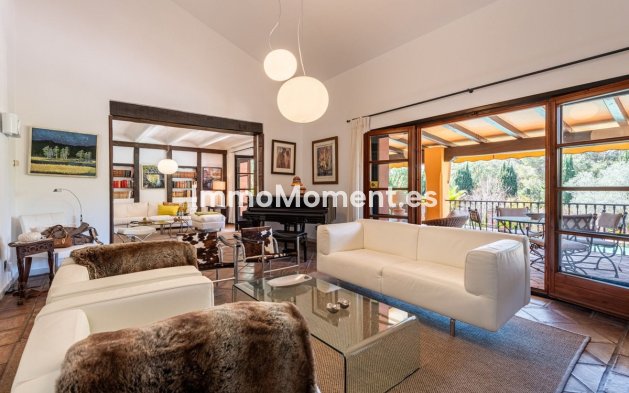 Resale - Villa - El Paraiso - New Golden Mile