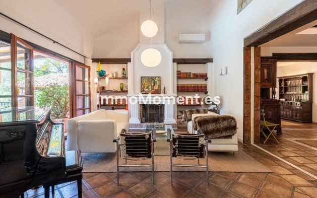 Resale - Villa - El Paraiso - New Golden Mile