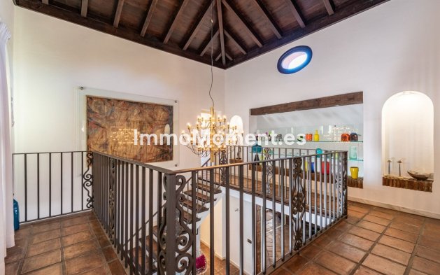 Resale - Villa - El Paraiso - New Golden Mile