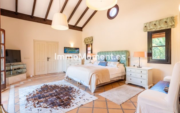 Resale - Villa - El Paraiso - New Golden Mile