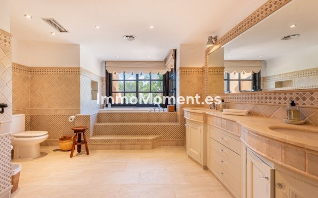 Resale - Villa - El Paraiso - New Golden Mile