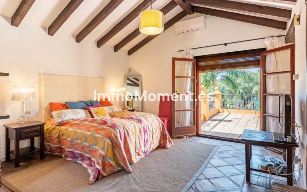 Resale - Villa - El Paraiso - New Golden Mile