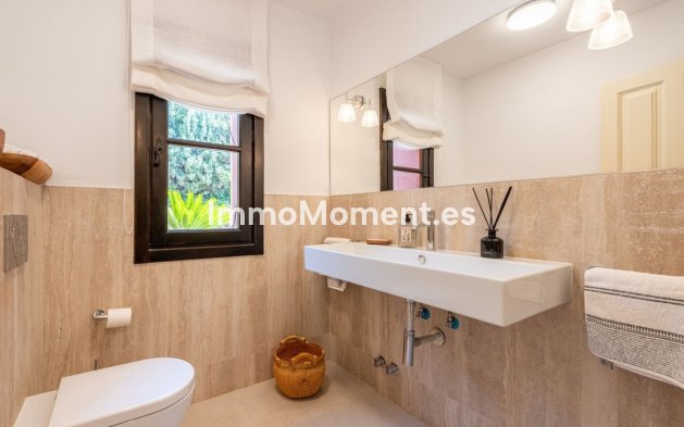 Resale - Villa - El Paraiso - New Golden Mile
