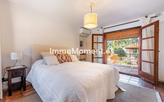Resale - Villa - El Paraiso - New Golden Mile