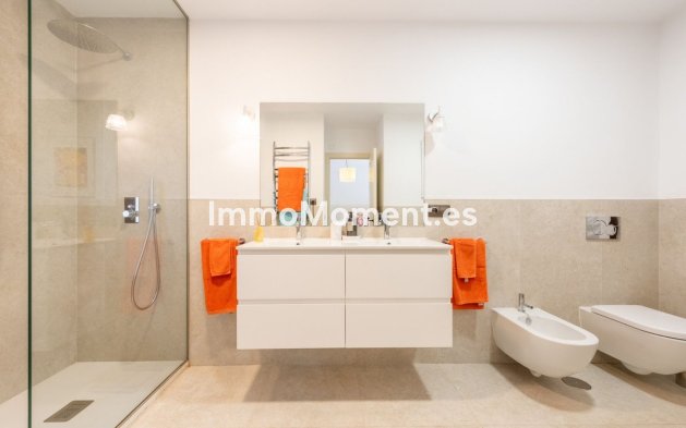 Resale - Villa - El Paraiso - New Golden Mile