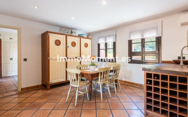 Resale - Villa - El Paraiso - New Golden Mile