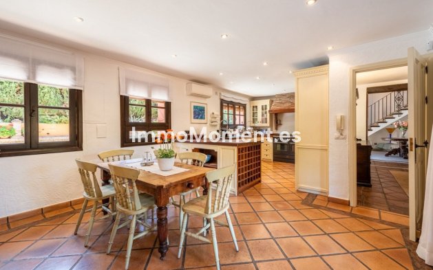 Resale - Villa - El Paraiso - New Golden Mile