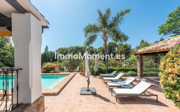 Resale - Villa - El Paraiso - New Golden Mile