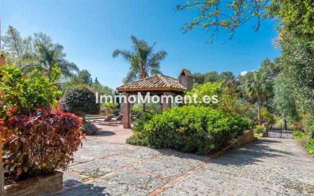 Resale - Villa - El Paraiso - New Golden Mile