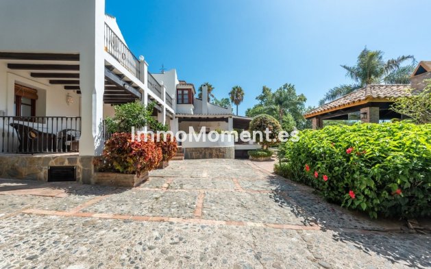 Resale - Villa - El Paraiso - New Golden Mile