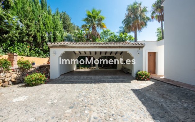 Resale - Villa - El Paraiso - New Golden Mile