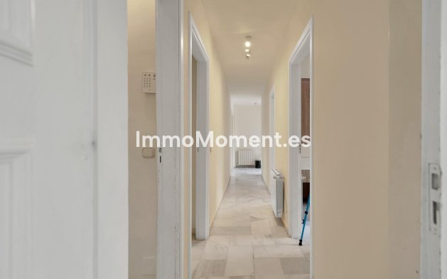 Reventa - Villa - Marbella - Elviria