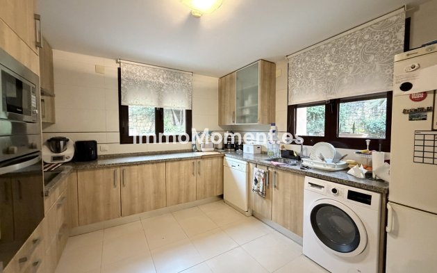 Resale - Villa - Estepona - Estepona Centro