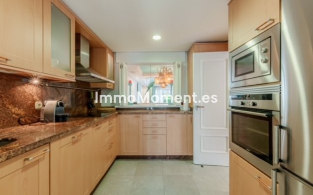 Bestaande woning - Geschakelde woning - Estepona  - Estepona Centro