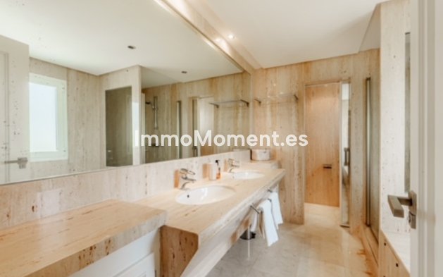 Bestaande woning - Geschakelde woning - Estepona  - Estepona Centro