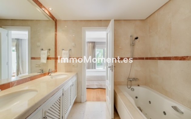 Bestaande woning - Geschakelde woning - Estepona  - Estepona Centro