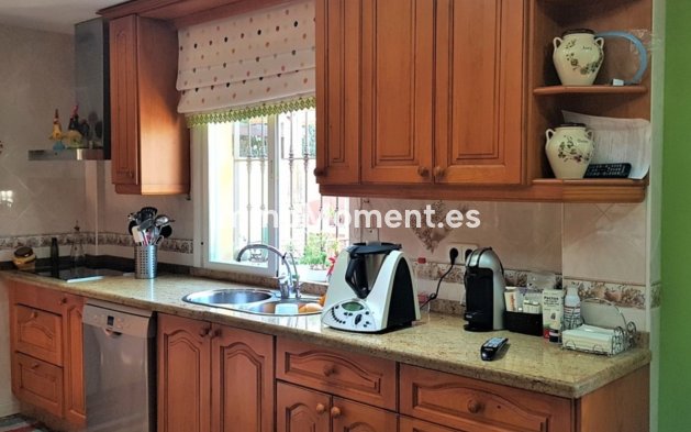 Resale - Villa - Marbella - Nueva Andalucía