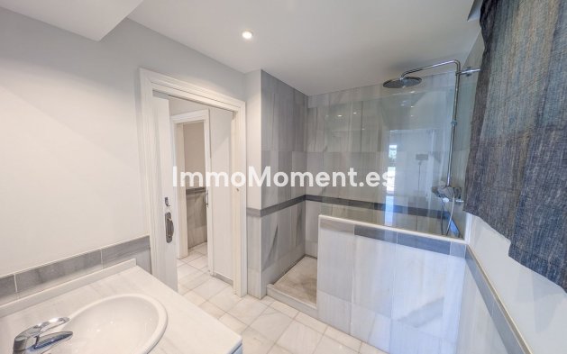 Wiederverkauf - Villa - Marbella - Nueva Andalucía