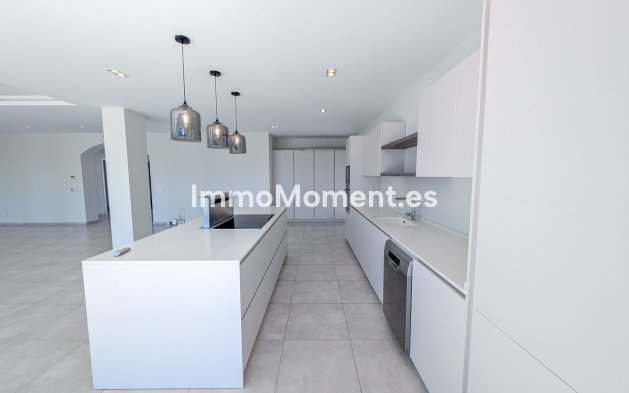 Wiederverkauf - Villa - Marbella - Nueva Andalucía