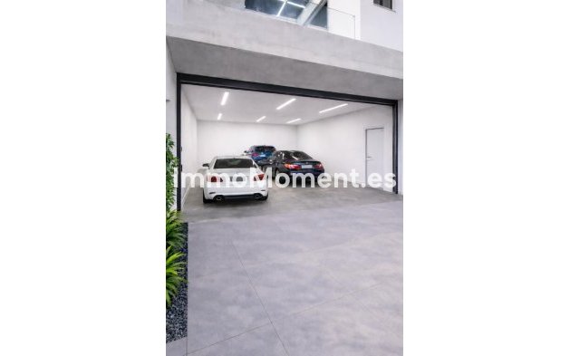 Wiederverkauf - Villa - Marbella - Nueva Andalucía