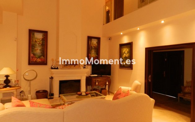 Resale - Villa - Marbella - Puerto Banús