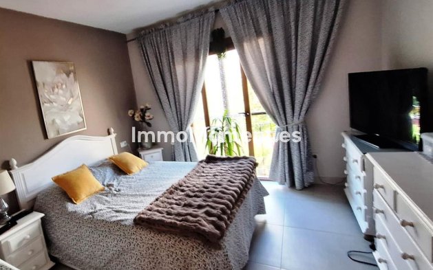 Resale - Apartment - Manilva - La Duquesa