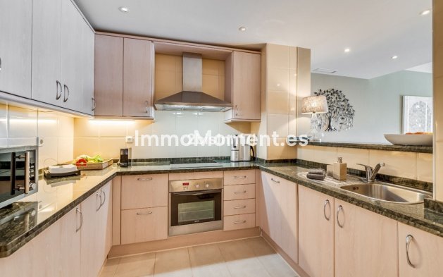 Resale - Apartment - Marbella - Elviria