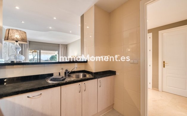 Resale - Apartment - Marbella - Elviria