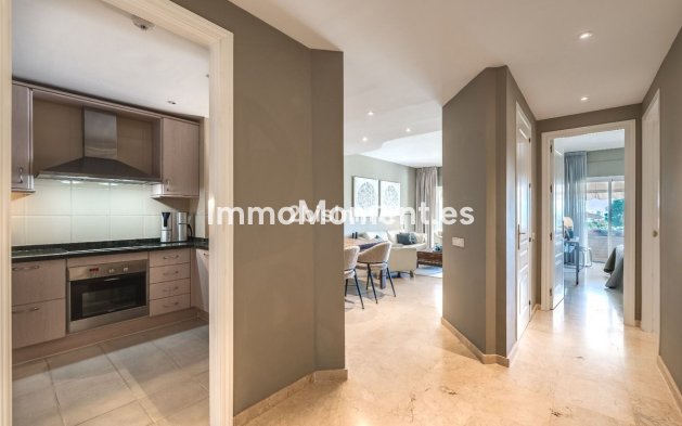 Resale - Apartment - Marbella - Elviria