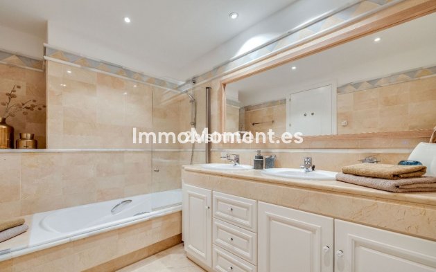 Resale - Apartment - Marbella - Elviria