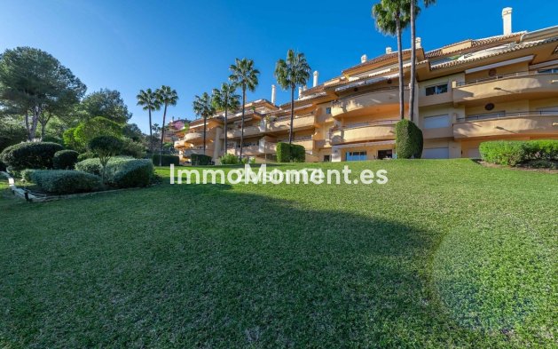 Resale - Apartment - Marbella - Elviria