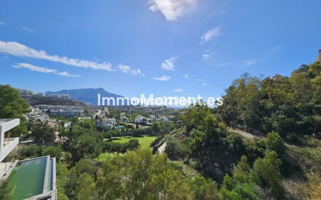 Resale - Apartment - Benahavís - Benahavís Centro