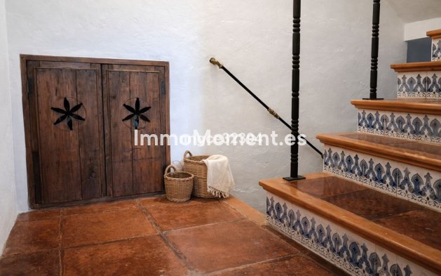 Resale - Villa - Benahavís - Benahavís Centro