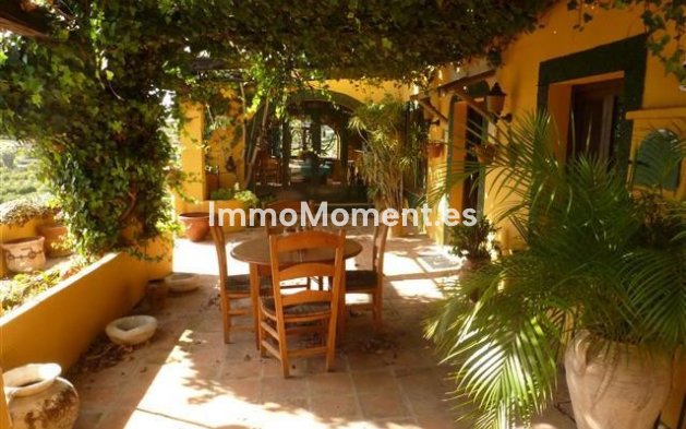 Bestaande woning - Villa - Estepona  - Estepona Centro