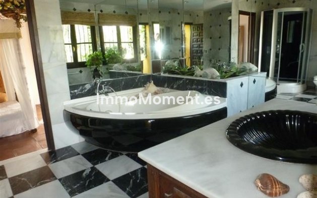 Bestaande woning - Villa - Estepona  - Estepona Centro