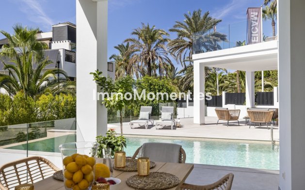 Resale - Villa - Marbella - Marbesa