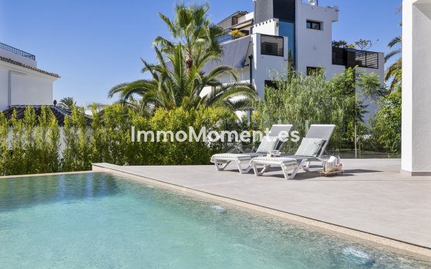 Resale - Villa - Marbella - Marbesa