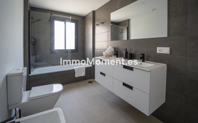 Resale - Villa - Estepona - Cancelada