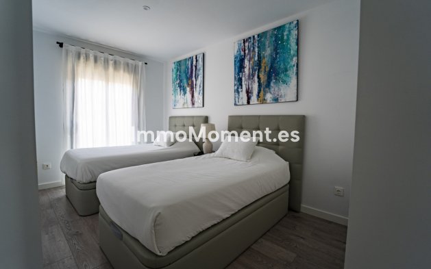 Resale - Villa - Estepona - Cancelada